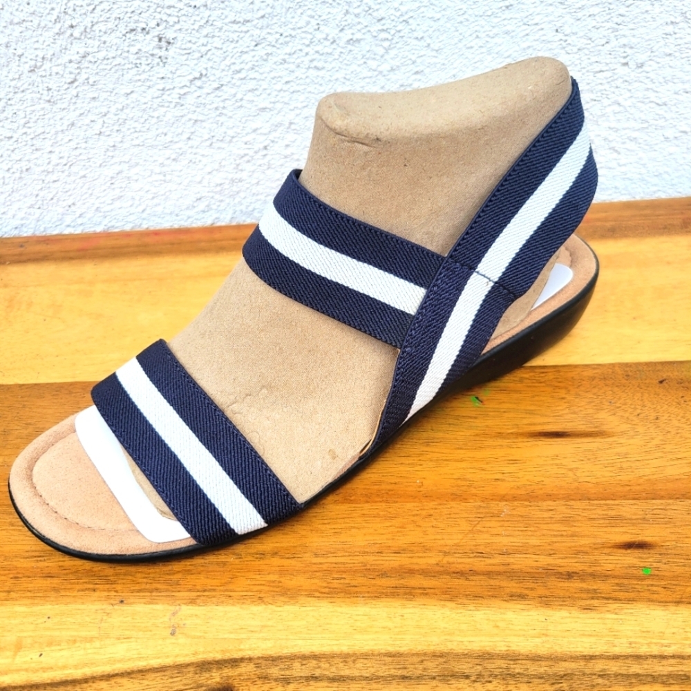 1 Amputee Shoe Women's  LifeStride Sandals  Size 10 M - Picture 9 of 16